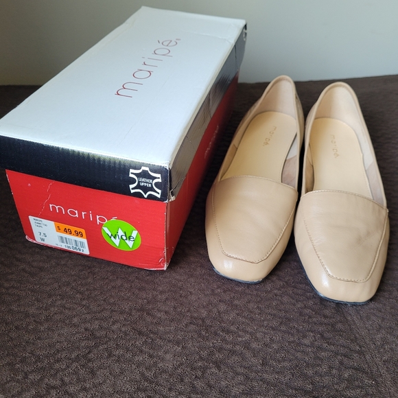 Maripe Shoes - Gently used taupe flats size 7.5 Wide